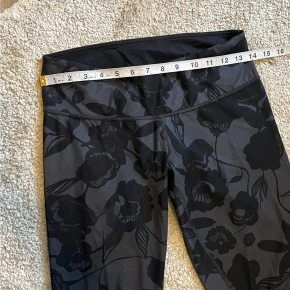 Lululemon Wunder Under Crop - Flat Inky Floral - Picture 7 of 11